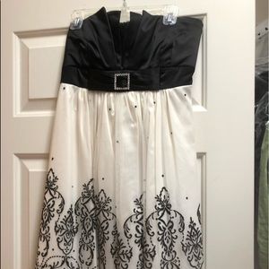 Black and White Strapless Dress (Junior)